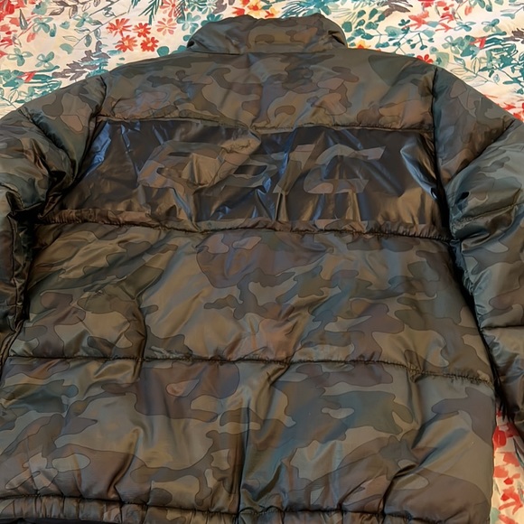 Like new camo puffer jacket - Picture 2 of 4